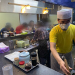 ラーメン 前田家 - 活気溢れる店内