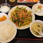 Hoshijuku Hanten - ■日替り定食A(豚肉とニンニクの茎炒め) 680円(内税)■