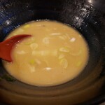 横浜家系らーめん 麺家さやか - 豚骨醤油スープ
