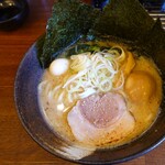 kuri-mi-tonkotsura-memmenyashimmei - とんこつ塩のラーメン