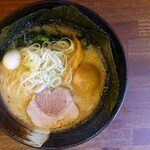 kuri-mi-tonkotsura-memmenyashimmei - とんこつ塩のラーメン