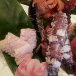 亀喜寿司 - 刺し盛り (内子持ちシャコエビ (サイズ大) 湯がきたて･ユリアゲ赤貝･めぬけ･松皮カレイ縁側)