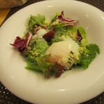 HonDo MonDo - クスクスと温泉卵の彩りサラダ