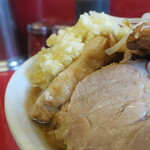 ラーメン二郎 - 豚の厚み