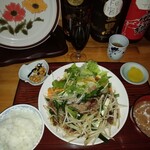 Gen - 牛肉スペシャル炒め定食800円。アイスコーヒー付。ご飯と生卵はセルフでおかわり無料です。