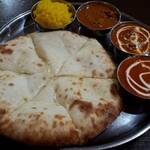 インド・ネパール料理レストラン&バー マリカ - チーズナン　ライス　カレー三種　