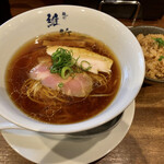 麺や 維新 - 醤油らぁ麺、鶏の炊込みご飯