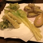 たべ処　ひよこ  - 山菜天900円