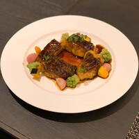 スカイダイニング リーガトップ - 赤ワイン風味の鯛のブレゼは食感が絶妙でした！！(o^^o)