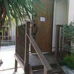 ナナパン - 外観。新型コロナウィルス感染拡大防止対策で、ドアはオープンです。