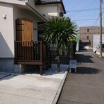 ナナパン - 外観。かまくらみち、百円ショップダイソーの向かい側の住宅街です。