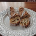 ナナパン - 小麦粉の色。気泡美しい。