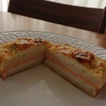 ナナパン - クロックムッシュ断面図。ベシャメルソースとチェダーチーズが入ってます！