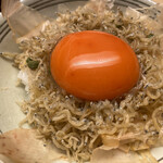 木山 - 鰹節と卵黄のジャコご飯