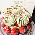 ラヴニュー - ピスタチオのクレームがたっぷりのホールケーキ☆彡