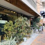 ラヴニュー - この日は寒空の下、20分待ったかな？ケーキなので回転は早いです♡