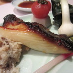 Sushi Dining 旬魚 - 西京焼き・土台に卯の花。付け合わせも美味しい。