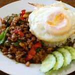 タイレストラン クワコンムアン - 豚肉とバジル辛味炒め