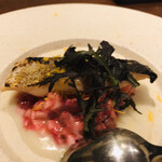 miyashita - マスの炙りと生マスとビーツのタルタル、長芋入り