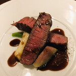 miyashita - 池田牛のランプと下が飛騨牛のモモ、赤ワインソース