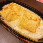 馬刺酒家一家 - チーズだし巻き 鉄板焼きバージョン