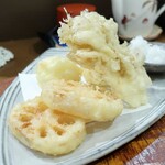 桶家乃隠居 - れんこん２つ、新玉ねぎ、舞茸