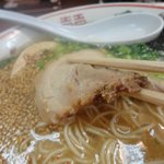 ラーメン浅野2号 - 一枚ですが、食べ応えのあるチャーシュー。