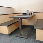 ラーメン浅野2号 - テーブル席。６人座れます×３か所