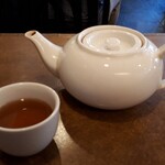 豫園飯店 - 一人客にも急須でお茶が出ます