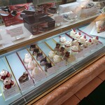 パティスリーばら苑 - ショーケース