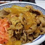 吉野家 - 牛丼。