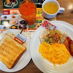 ガスト - スクランブルエッグ＆ベーコンソーセージセット￥549