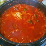 コッテジ - 「豆腐チゲランチ（激辛・ご飯大盛）」のチゲ