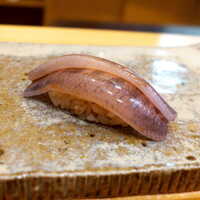 鮨 いとう - メヒカリ二枚乗せ。トロンとして脂ノリが凄く、食感はサクサク。こんな寿司は初体験、私の興奮は最高潮に～