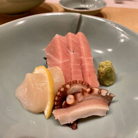 うなぎ割烹 白金台 まつ本 - お造り：大トロ・蛸・ホタテ