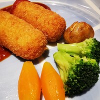 赤坂 津つ井 総本店 - カニクリームコロッケ