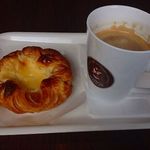 BONBON - ある日の朝食（Ｓｗｅｅｔクリームチーズデニッシュ＋有機ブレンド珈琲）