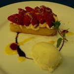 シェ・ムラ - イチゴのタルト、バニラアイス