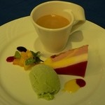 シェ・ムラ - ピスタチオアイス、紅茶のプリンなど