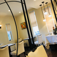 フランス料理 Fleurir - 店内奥の方