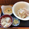 饂飩 四国 - 大山地鶏の親子煮とぶっかけうどんの定食 税込660円