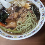 なにや - 角煮麺の麺クローズアップ