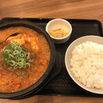 カルビ丼とスン豆腐専門店 韓丼 - 名古屋味噌スン豆腐定食