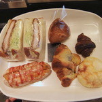 泉北堂 - (左上から)ｶﾂｻﾝﾄﾞ2､ｱｯﾌﾟﾙﾊﾟｲ､ﾐﾆﾁｮｺｸﾛﾜｯｻﾝ､ﾎｯﾄﾄﾞｯｸﾞ､ｸﾘｰﾑﾁｰｽﾞﾀﾞﾏﾝﾄﾞ､ﾒﾛﾝﾊﾟﾝ