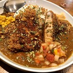 ツバキ - 特製チキンカレーに三元豚ロースカツトッピング