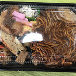カメイノ食堂 - はち切れんばかりのナポリタン弁当