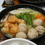 大戸屋 - 1912_大戸屋 プラザ・インドネシア-Ootoya Plaza Indonesia-_たっぷり野菜と鶏団子鍋定食＠100,800Rp+ごはんひじき＠10,000Rp_具沢山野菜をポン酢で美味しくいただきます！