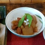 Mushiyashinai - 鶏肉と大根の煮物