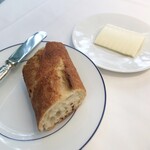 マノワール・ディノ - バゲットとバター