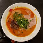 博多一幸舎 - 赤ラーメン(830円)です。